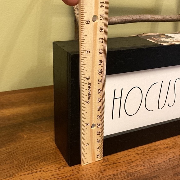 NWT! RAE DUNN "HOCUS POCUS" WITH GNOME WOODEN TABLETOP SIGN - Picture 8 of 9